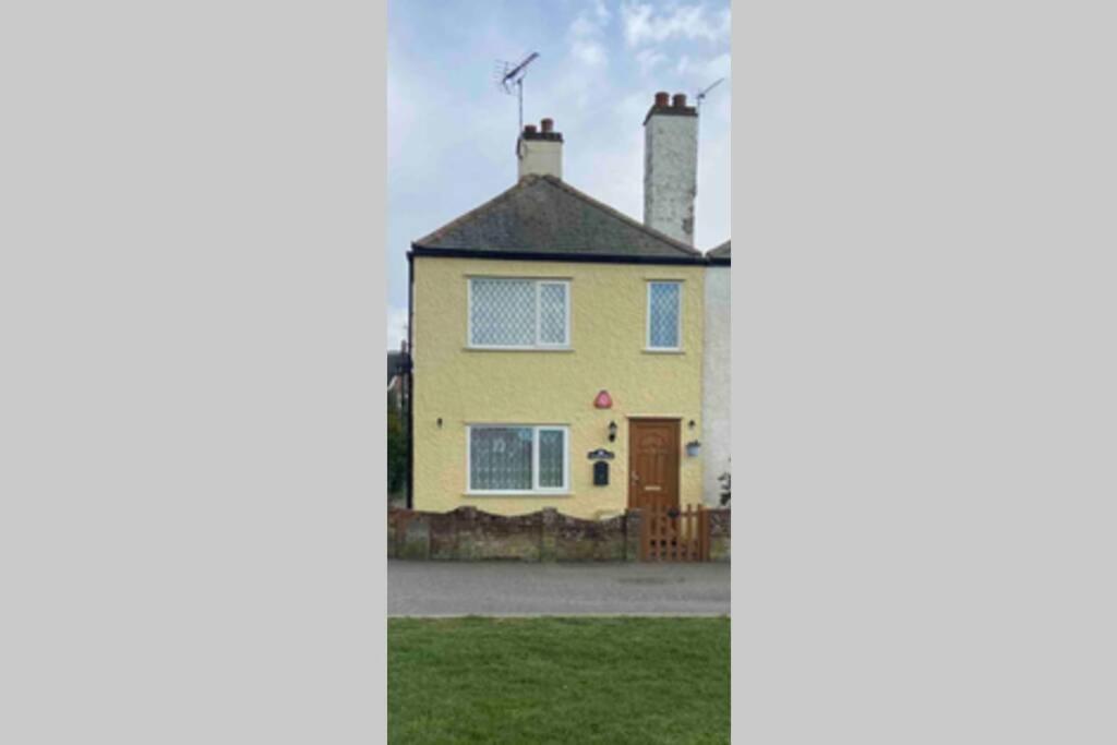 Cosy Cottage Great Bentley Near Station And Shops Экстерьер фото