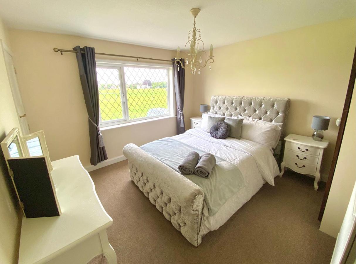 Cosy Cottage Great Bentley Near Station And Shops Экстерьер фото