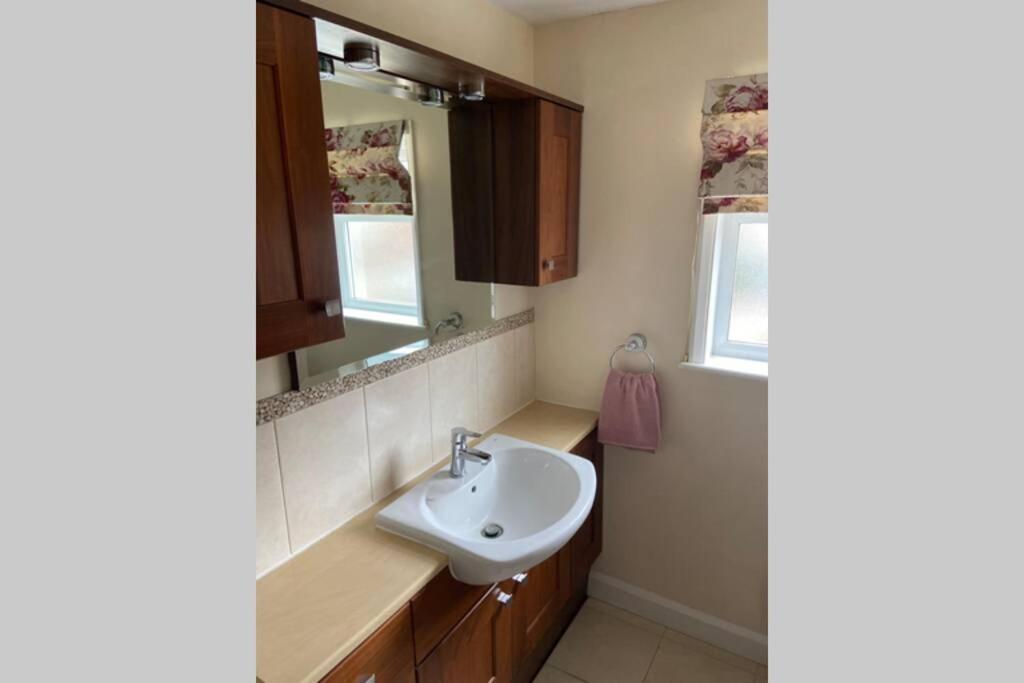 Cosy Cottage Great Bentley Near Station And Shops Экстерьер фото